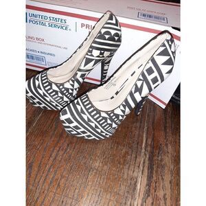 Size 9 Bumper Black White Geometric Print Platform Pump Stiletto High Heel Shoes
